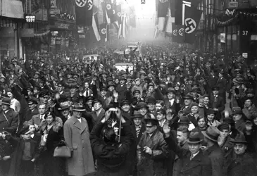 Retour de la Sarre à l'Allemagne - crédits : Topical Press Agency/ Hulton Archive/ Getty Images