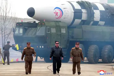 Tir d’un missile balistique nord-coréen, 2022 - crédits : STR/KCNA VIA KNS/ AFP