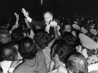 Manifestation en faveur de Georges Papandréou, 1965 - crédits : Keystone/ Hulton Archive/ Getty Images