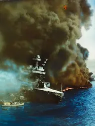 L'<it>USS California</it> en feu - crédits : MPI/ Getty Images