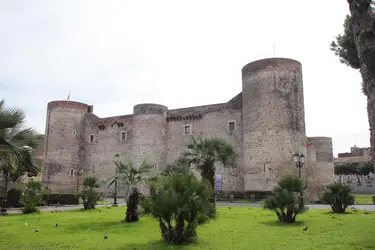 Castello Ursino, Catane, Sicile - crédits : CSP_marcovarro/ Fotosearch LBRF/ Age Fotostock