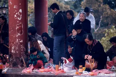 Scène de prière à Hong Kong (Chine) - crédits : Insight Guides