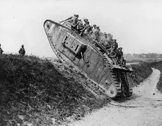 Char Mark IV - crédits : Hulton Archive/ Getty Images