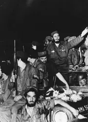 Castro et les <it>barbudos</it>, 1959 - crédits : Keystone/ Hulton Archive/ Getty Images