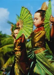 Danseuses traditionnelles cambodgiennes - crédits : Sylvain Grandadam/ Getty Images