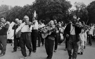 Procession de Gitans - crédits : Keystone-France/ Gamma-Rapho/ Getty Images