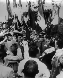 Raoul Salan et Jacques Massu, mai 1958 - crédits : Keystone/ Getty Images