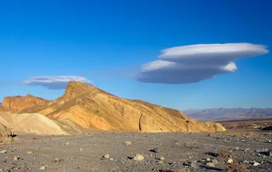 Nuage : altocumulus lenticularis - crédits : A. DiBilio/ Shutterstock