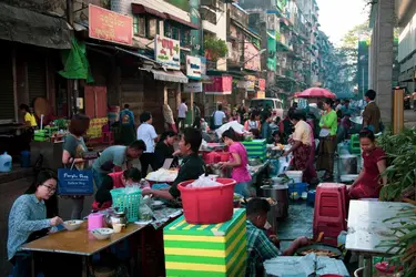 Rangoun : scène de rue - crédits : PiercarloAbate/ Shutterstock