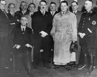 Adolf Hitler au siège de son parti - crédits : Keystone/ Hulton Archive/ Getty Images