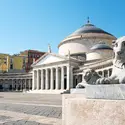 Naples, place du Plébiscite - crédits : Masci Giuseppe/ AGF/ UIG/ Getty Images