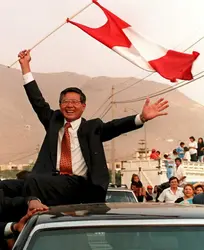 Alberto Fujimori lors de sa réélection en 1995 - crédits : Jaime Razuri/ AFP