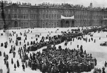 Palais d’Hiver, Petrograd, 1917 - crédits : Hulton Archive/ Getty Images
