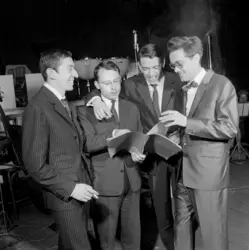 Serge Gainsbourg, Alain Goraguer, Jacques Brel et Michel Legrand - crédits : Jean-Pierre Leloir/ Gamma-Rapho