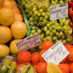 Étal de fruits - crédits : Julian Elliott/ Shutterstock