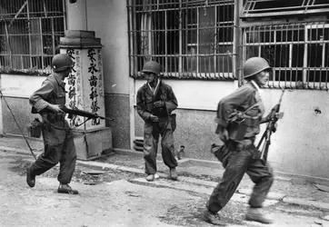 Prise d'Inchon - crédits : Bert Hardy/ Getty Images