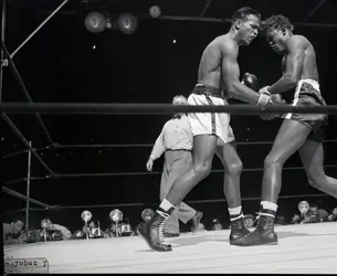 Ray «Sugar» Robinson contre Kid Gavilan - crédits : Bettmann/ Getty Images