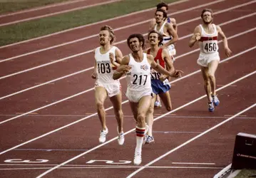 Alberto Juantorena, à l'arrivée du 800 mètres des Jeux de Montréal (1976) - crédits : Tony Duffy/ Allsport/ Getty Images