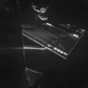 Rosetta photographiée par Philae devant la comète&nbsp;&nbsp;67P/Tchourioumov-Guerassimenko - crédits : Rosetta/ Philae/ CIVA/ ESA