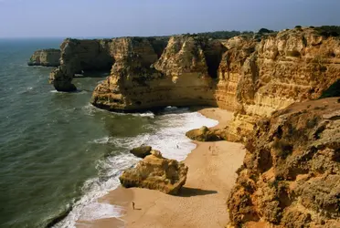 Falaises de l'Algarve - crédits : Hans Peter Merten/ Getty Images