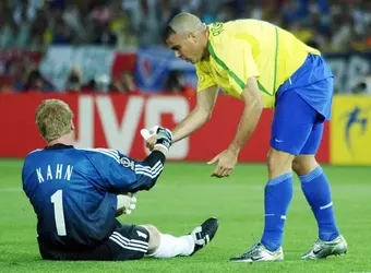 Ronaldo et Oliver Kahn - crédits : Martin Rose/ Bongarts/ Getty Images