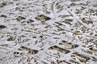 Ruines du camp de Pevek - crédits : Jacques Langevin/ Sygma/ Getty Images