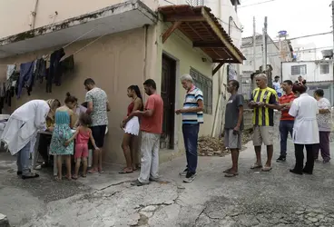 Centre de vaccination contre la fièvre jaune au Brésil - crédits : Andre Penner/ AP/ SIPA