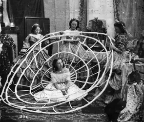 Armature de la crinoline - crédits : London Stereoscopic Company/ Hulton Archive/ Getty Images