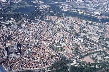 Metz : la vieille ville - crédits : Collection R. Berton-A. Humbert