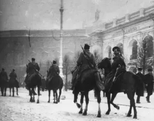 Cosaques à Petrograd, 1917 - crédits : Slava Katamidze Collection/ Hulton Archive/ Getty Images