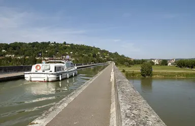 Agen : le pont-canal - crédits : Philippe Giraud/ Corbis/ Getty Images