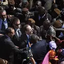 François Hollande, acclamé à Tombouctou, en 2013 - crédits : Fred Dufour/ Pool/ EPA