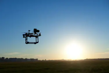 Drone équipé d’un appareil photo - crédits : Glovatskiy/ Shutterstock