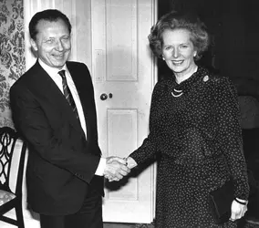Jacques Delors et Margaret Thatcher, 1984 - crédits : Keystone/ Hulton Archive/ Getty Images