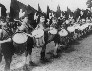Jeunesses hitlériennes - crédits : Keystone/ Hulton Archive/ Getty Images