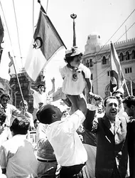 Indépendance de l’Algérie, 1962 - crédits : Central Press/ Hulton Archive/ Getty Images