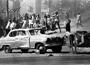 Émeutes de Soweto, 1976 - crédits : Keystone/ Hulton Archive/ Getty Images