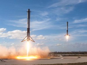 SpaceX/ Science Collection/ Alamy/ Hemis