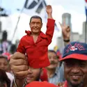 Figurine d’Hugo Chávez brandie lors d’un rassemblement à Caracas, Venezuela - crédits : Román Camacho/ SOPA Images/ LightRocket/ Getty Images