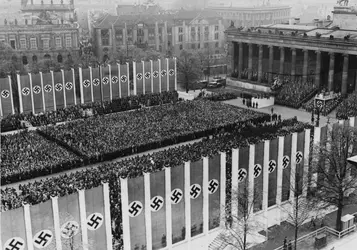 Discours de Hitler - crédits : Topical Press Agency/ Getty Images