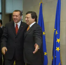 Recep Tayyip Erdogan et José Manuel Durão Barroso à Bruxelles, 2004 - crédits : Commission européenne