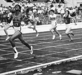 Wilma Rudolph sur 200 mètres, Rome, 1960 - crédits : Bettmann/ Getty Images