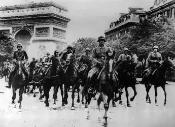 Paris occupé - crédits : Henry Guttmann/ Hulton Archive/ Getty Images