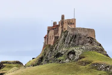 Château de Lindisfarne, Royaume-Uni - crédits : Airwolfhound/ Flickr ; CC BY-SA 2.0