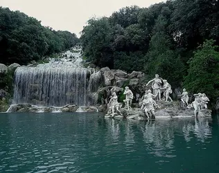 Palais de Caserte : la cascade et le groupe sculpté, L. et C. Vanvitelli - crédits : G. Dagli Orti/ De Agostini/ Getty Images