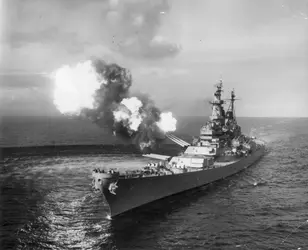 Navire américain pendant la guerre de Corée - crédits : Central Press/ Archive Photos/ Getty Images