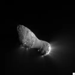 Comète Hartley 2 : le noyau - crédits : NASA/JPL-Caltech/UMD