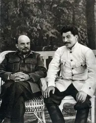 Lénine et Staline - crédits : Laski Diffusion/ East News/ Hulton Archive/ Getty Images