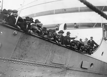 Bateau d'émigrants - crédits : Topical Press Agency/ Getty Images