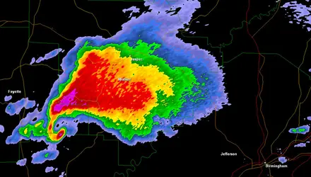 Échos radar renvoyés par un système orageux supercellulaire générateur de tornades - crédits : Tornado Education/ US Tornadoes